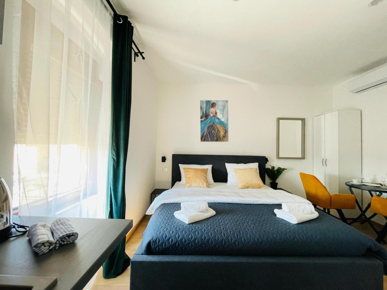 Astraluxe Apartment *