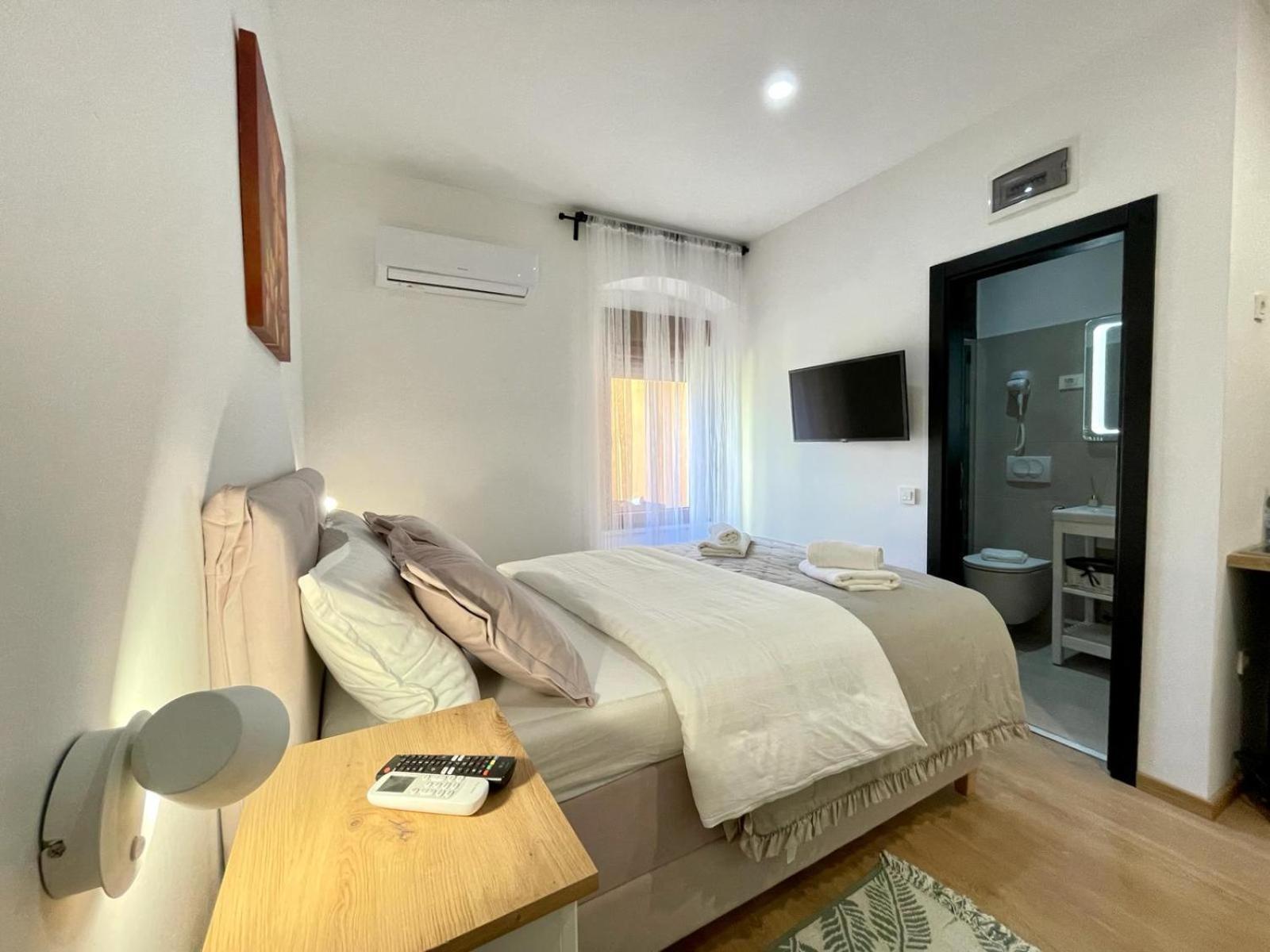 Astraluxe Apartment *